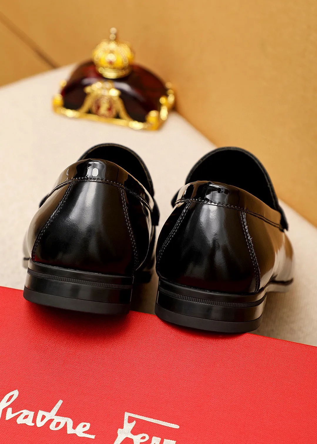 Men's shoes 💰480 💐 Product trademark: Ferragamo "Ferragamo" casual leather shoes Regular size: 38-44 (45🉑️customized) Product materials: Selected imported first-layer open-edge beaded cowhide leather upper + luxury hardware buckle, imported water-dyed cowhide leather lining. Strong three-dimensional visual effect, original outsole color: 4⃣️seed leather materials available